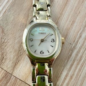 Timex ladies oval gold tone dress watch NEW BATTERY